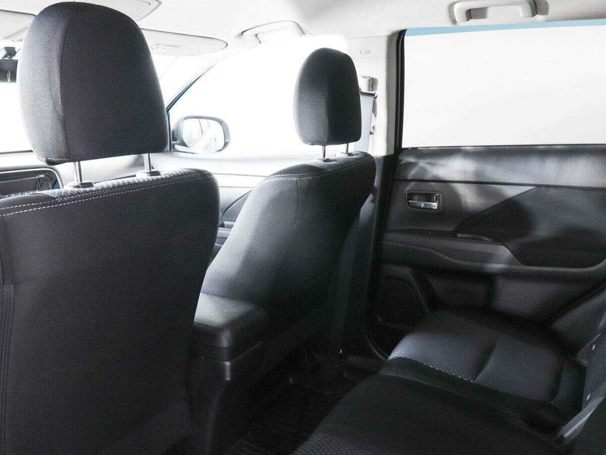 Mitsubishi Outlander с пробегом — 2016 год. Фото: #11