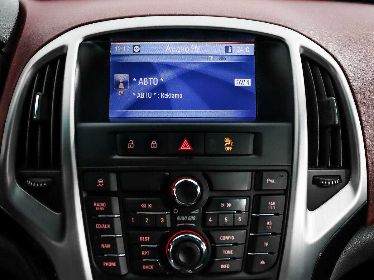 Opel Astra с пробегом — 2012 год. Фото: #12