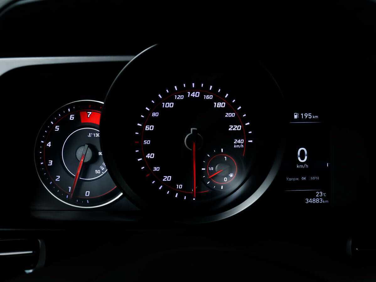 Hyundai Elantra с пробегом — 2021 год. Фото: #9