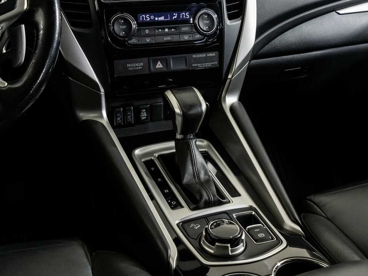 Mitsubishi Pajero Sport с пробегом — 2018 год. Фото: #9