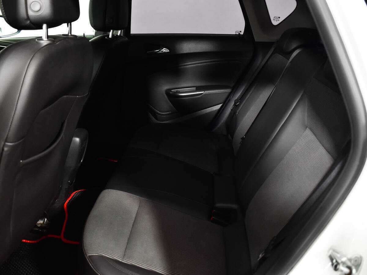 Opel Astra с пробегом — 2012 год. Фото: #7