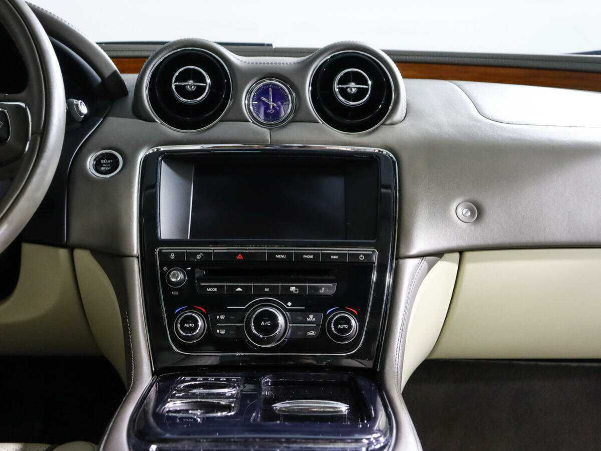 Jaguar XJ с пробегом — 2012 год. Фото: #10