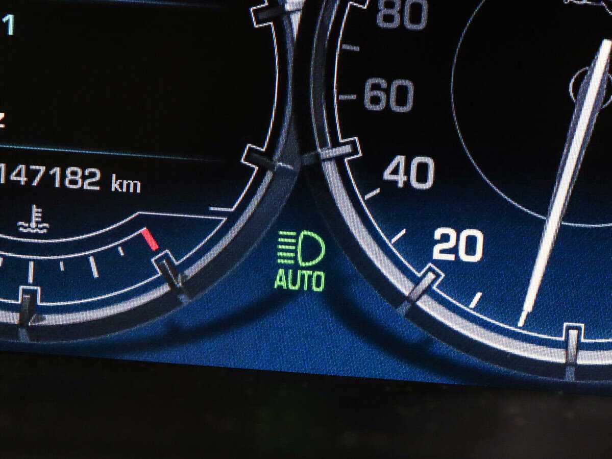 Jaguar XJ с пробегом — 2012 год. Фото: #24