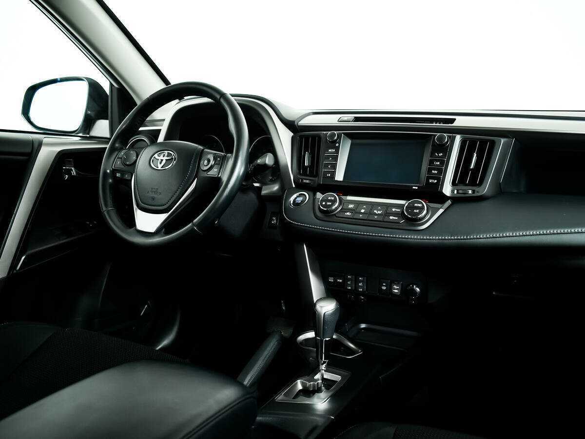 Toyota RAV4 с пробегом — 2018 год. Фото: #8