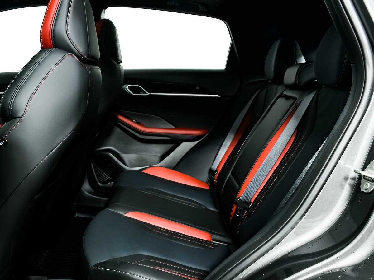 Geely Coolray с пробегом — 2023 год. Фото: #10