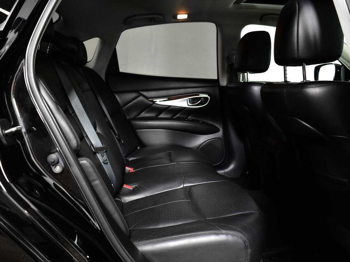 Infiniti Q70 с пробегом — 2014 год. Фото: #5