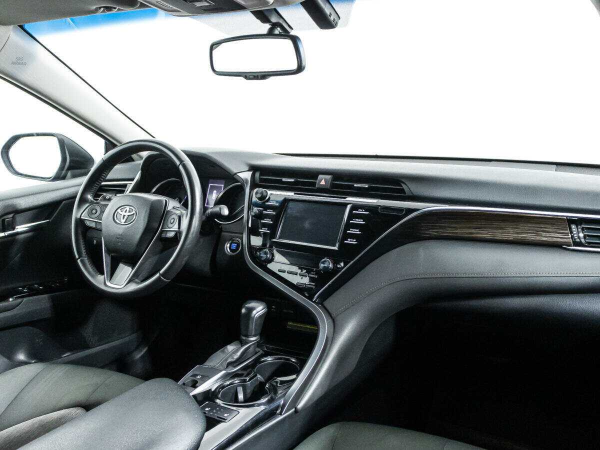 Toyota Camry с пробегом — 2018 год. Фото: #8