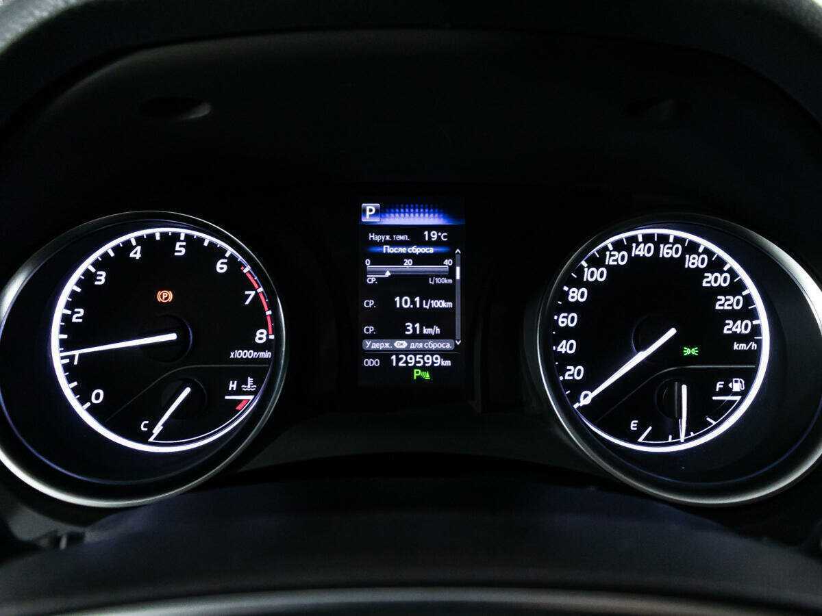 Toyota Camry с пробегом — 2018 год. Фото: #11