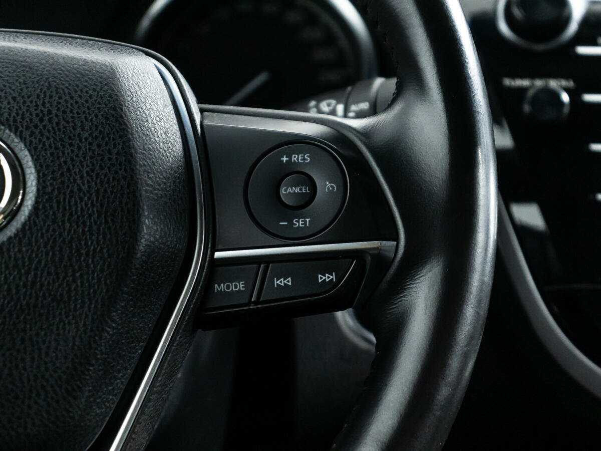 Toyota Camry с пробегом — 2018 год. Фото: #18