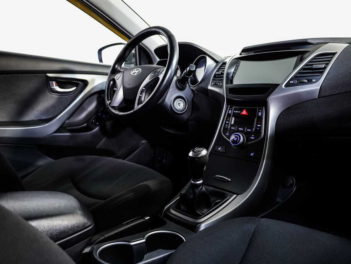 Hyundai Elantra с пробегом — 2015 год. Фото: #7