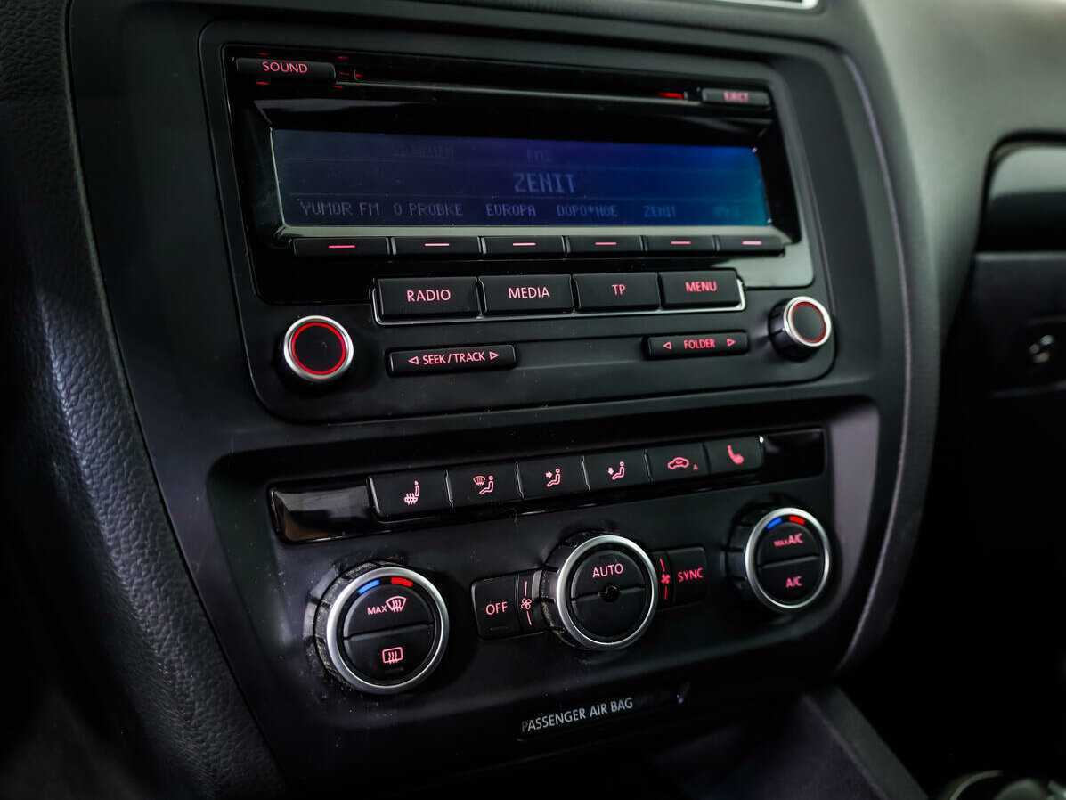 Volkswagen Jetta с пробегом — 2012 год. Фото: #12