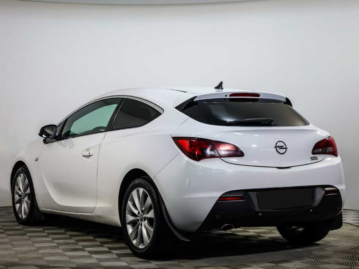 Opel Astra с пробегом — 2012 год. Фото: #5