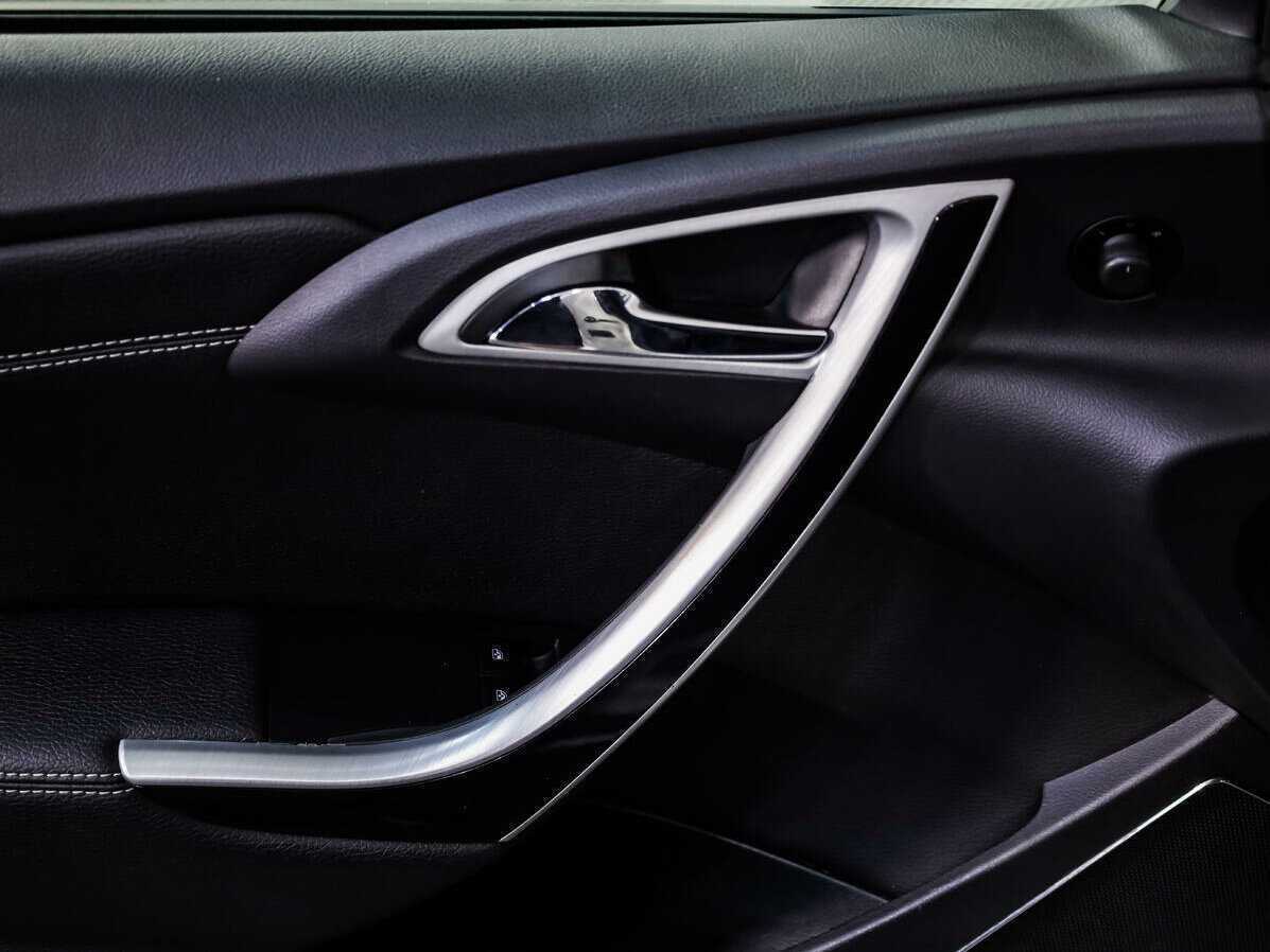 Opel Astra с пробегом — 2012 год. Фото: #17