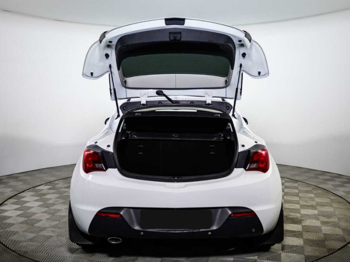 Opel Astra с пробегом — 2012 год. Фото: #18