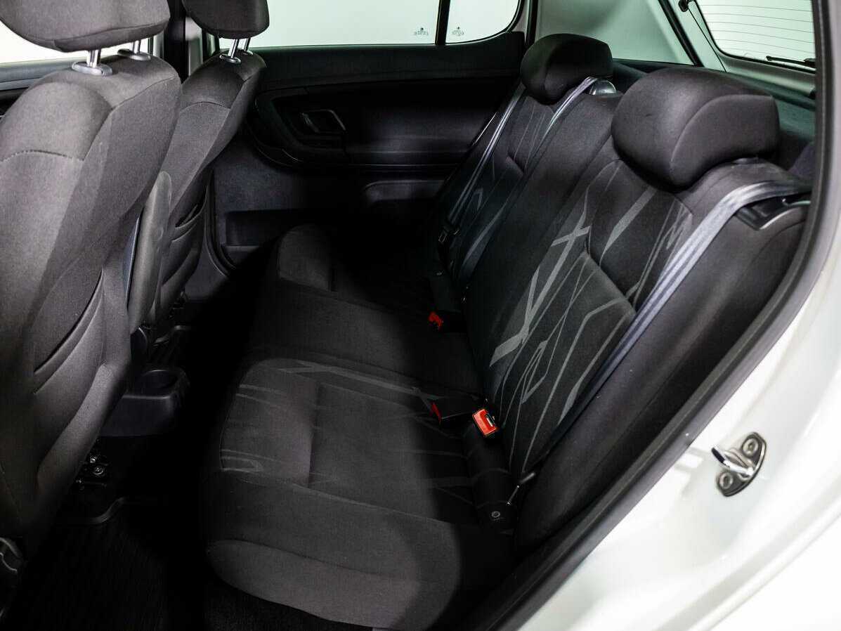 Skoda Fabia с пробегом — 2014 год. Фото: #9