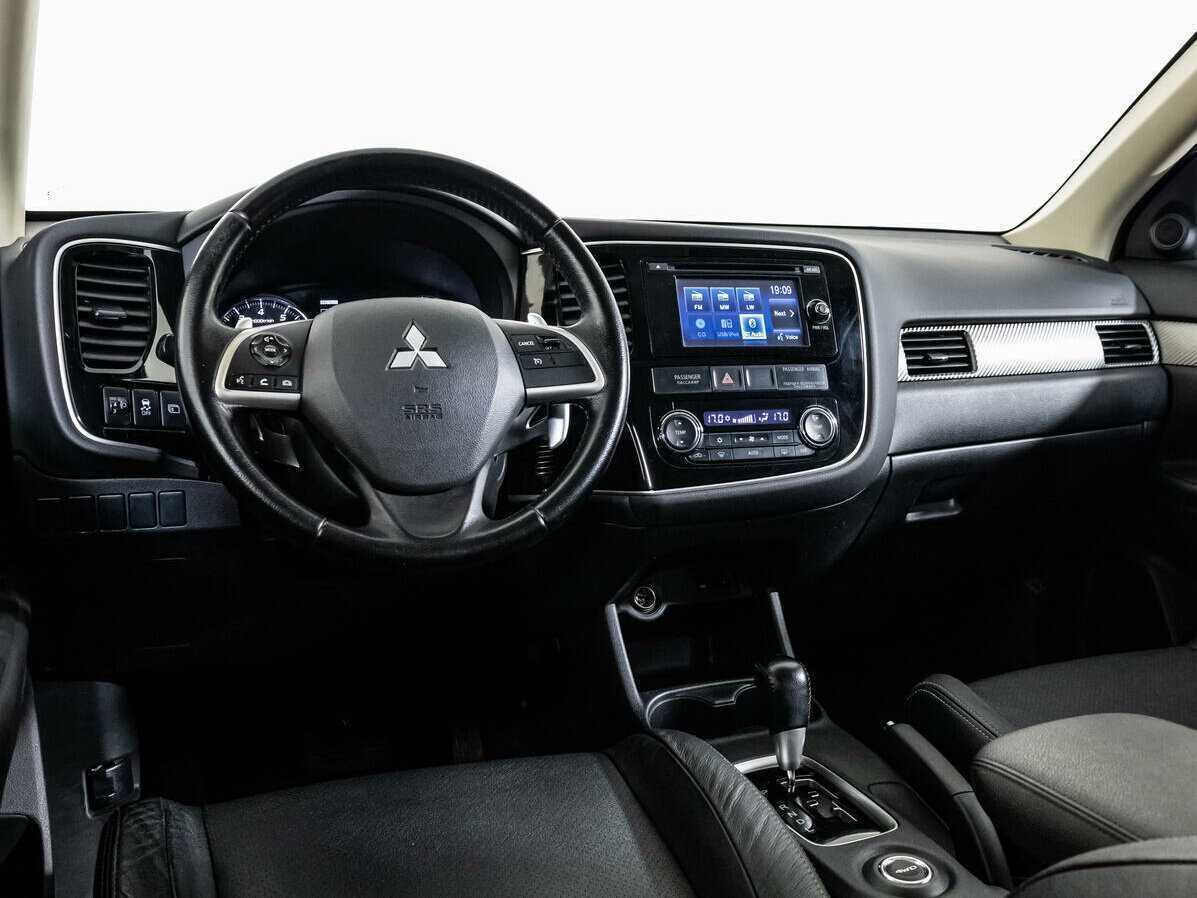 Mitsubishi Outlander с пробегом — 2014 год. Фото: #10