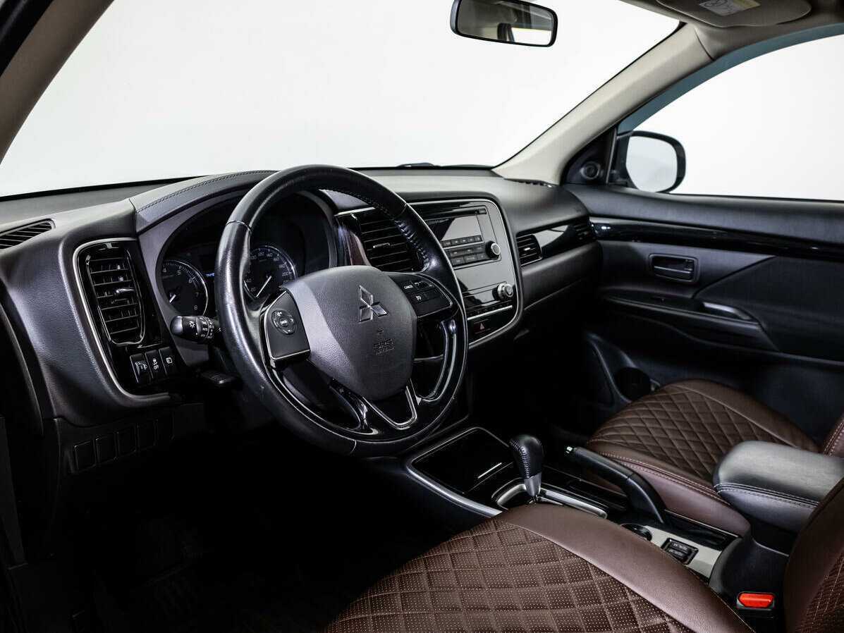 Mitsubishi Outlander с пробегом — 2020 год. Фото: #8