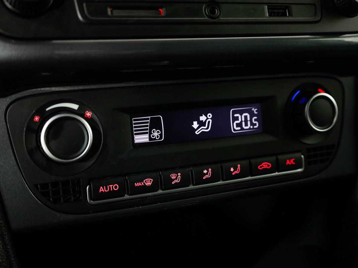 Volkswagen Polo с пробегом — 2020 год. Фото: #13