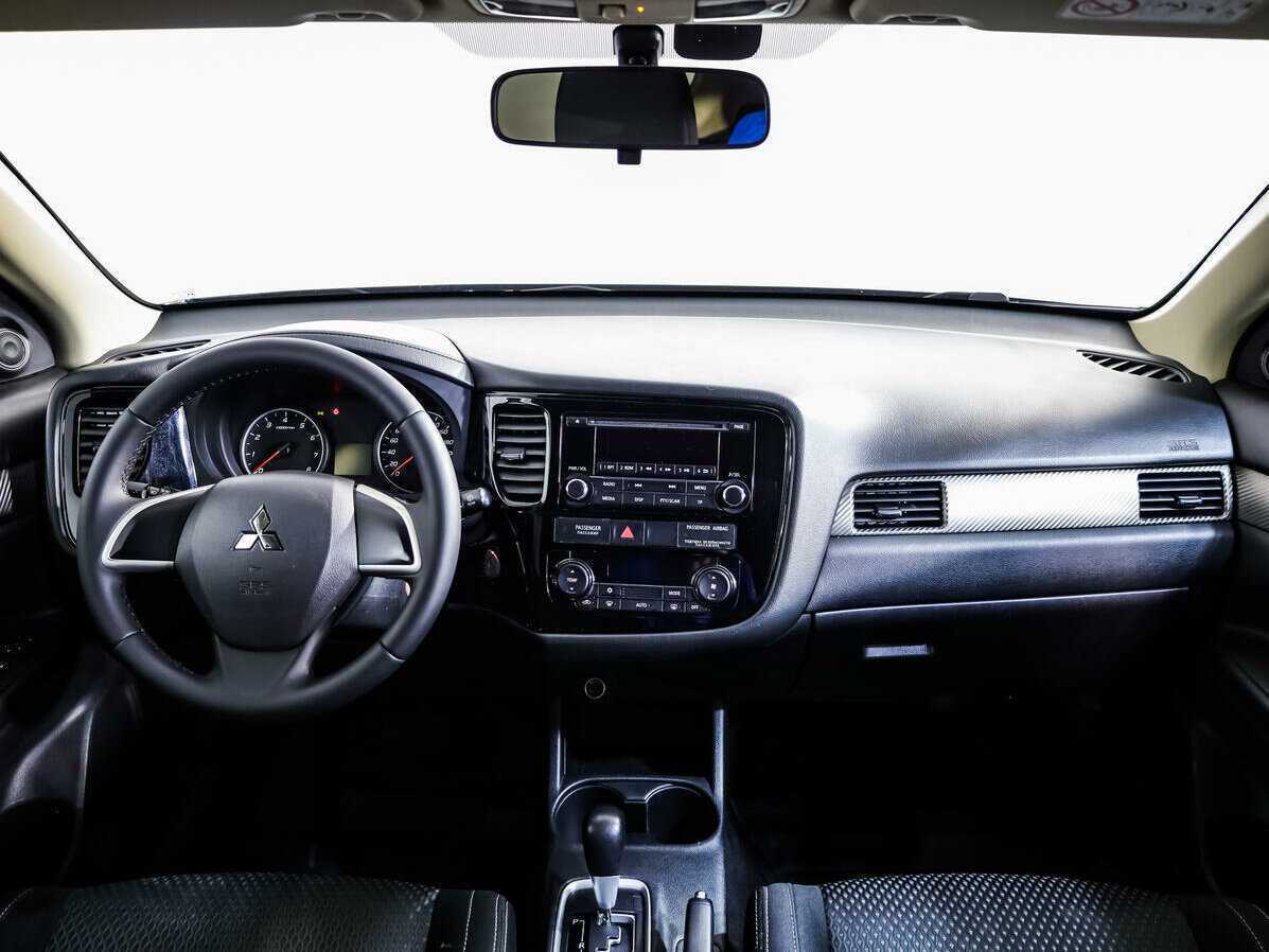 Mitsubishi Outlander с пробегом — 2015 год. Фото: #8