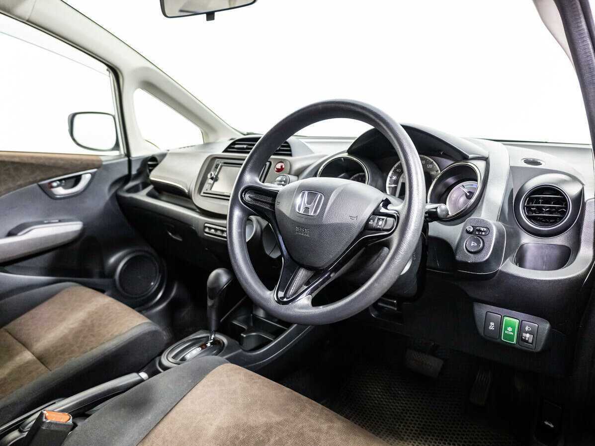 Honda Fit Shuttle с пробегом — 2013 год. Фото: #10