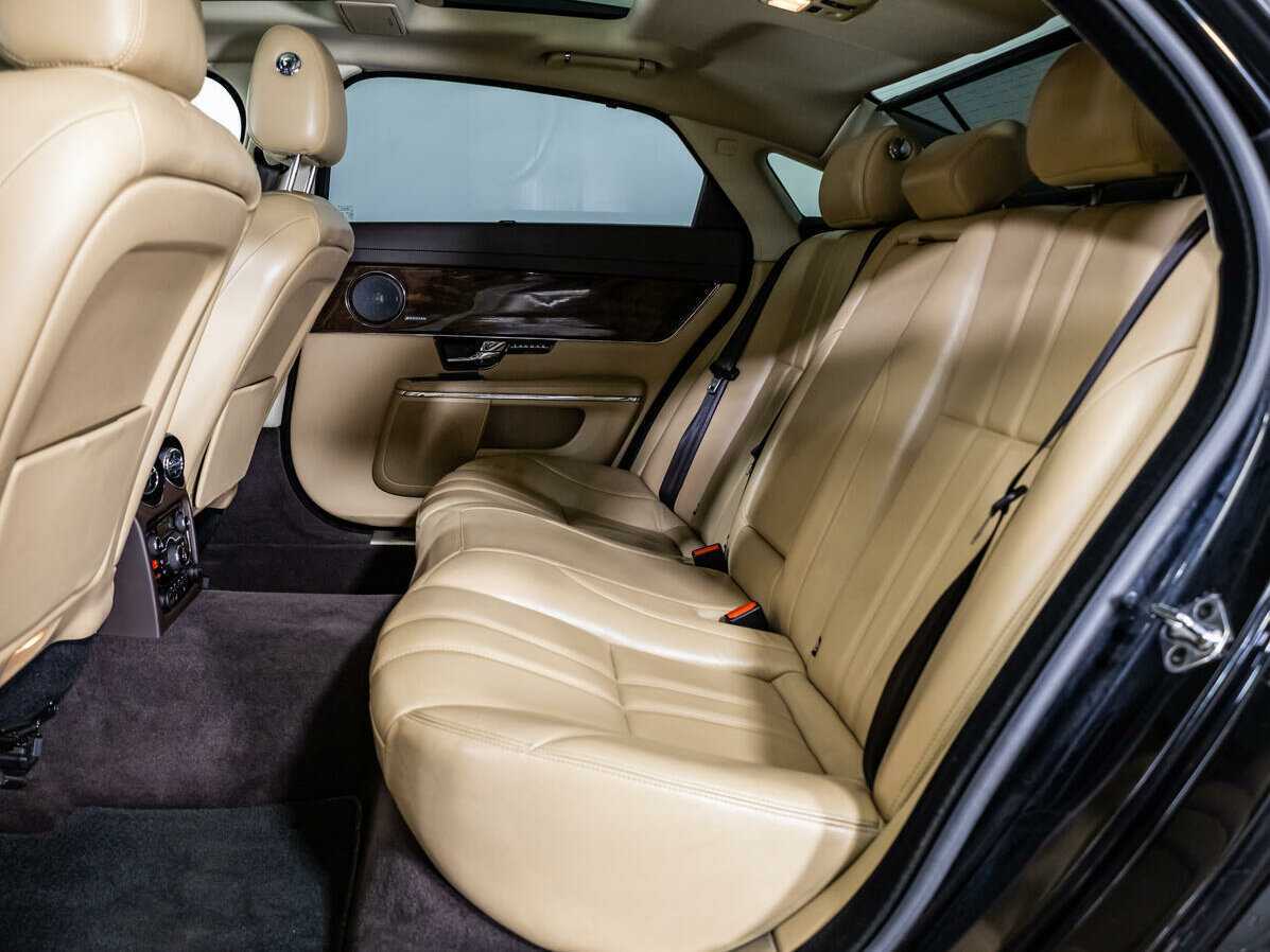 Jaguar XJ с пробегом — 2013 год. Фото: #9