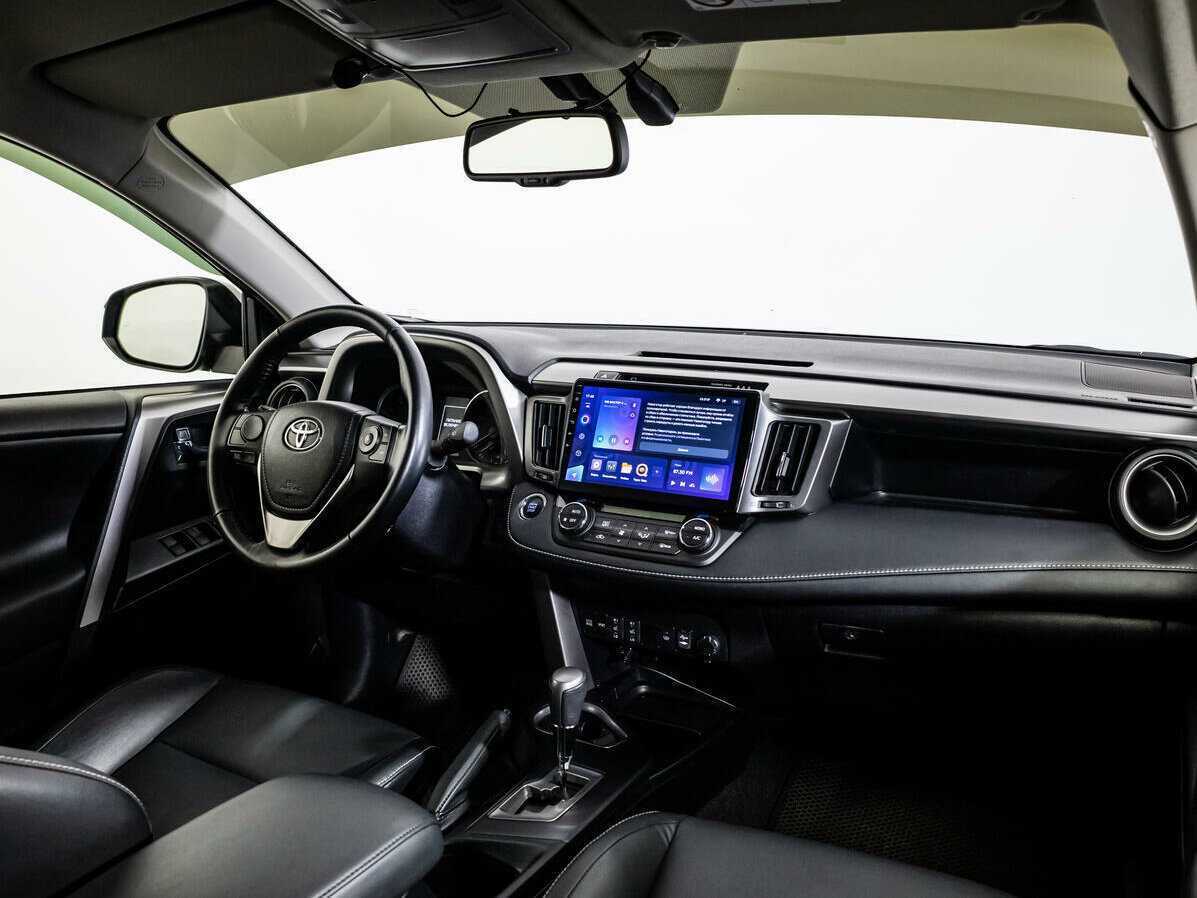 Toyota RAV4 с пробегом — 2016 год. Фото: #8