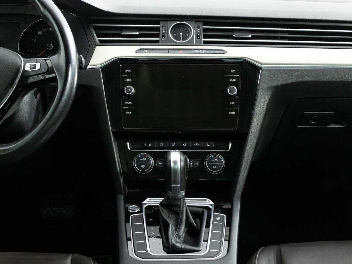 Volkswagen Passat с пробегом — 2017 год. Фото: #13