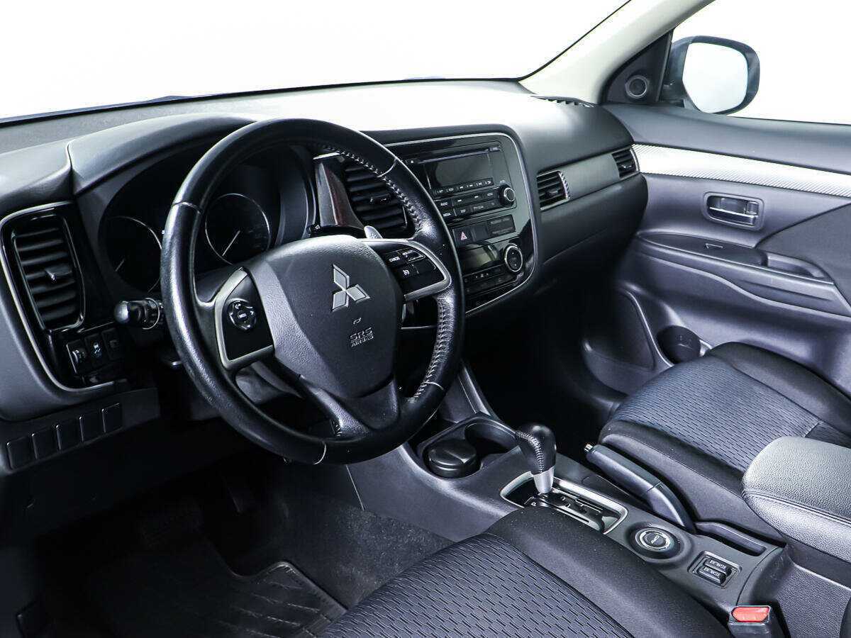 Mitsubishi Outlander с пробегом — 2013 год. Фото: #11