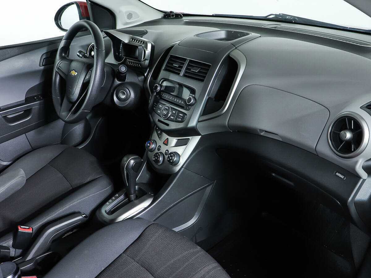 Chevrolet Aveo с пробегом — 2012 год. Фото: #7