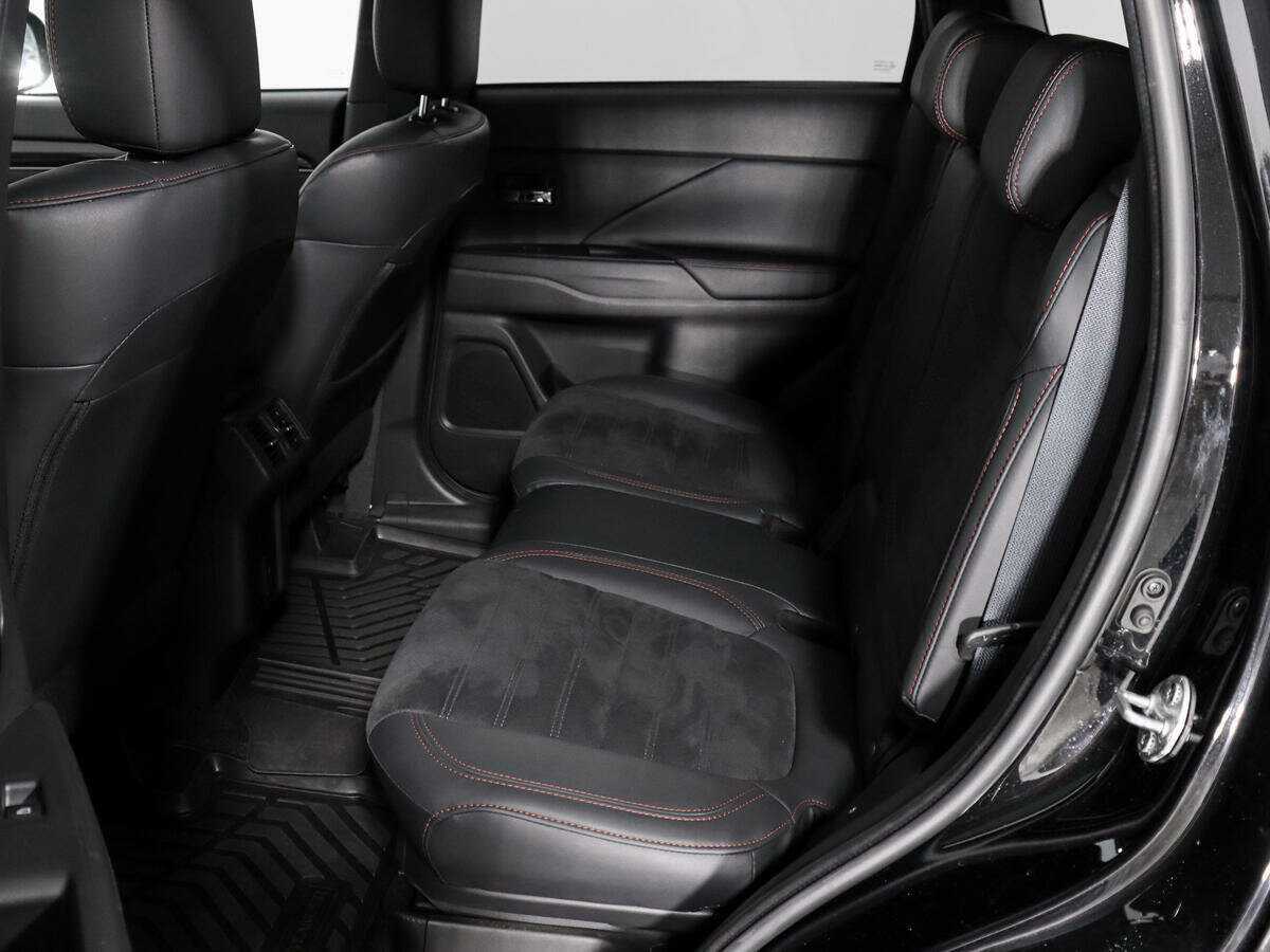 Mitsubishi Outlander с пробегом — 2020 год. Фото: #13