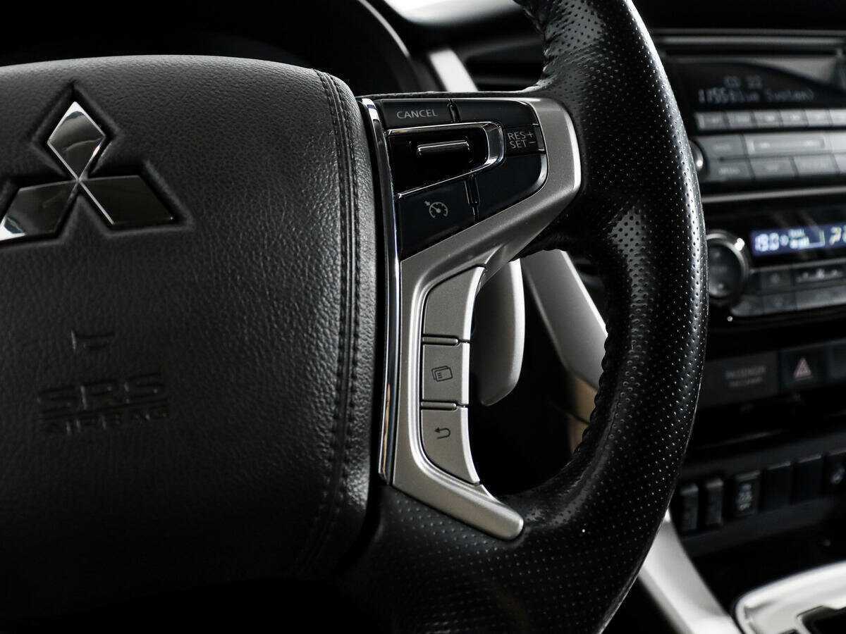 Mitsubishi Pajero Sport с пробегом — 2017 год. Фото: #15