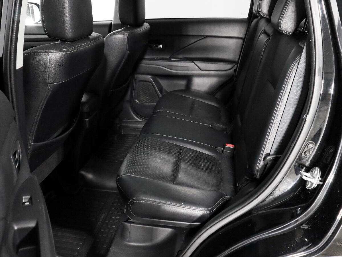 Mitsubishi Outlander с пробегом — 2016 год. Фото: #12