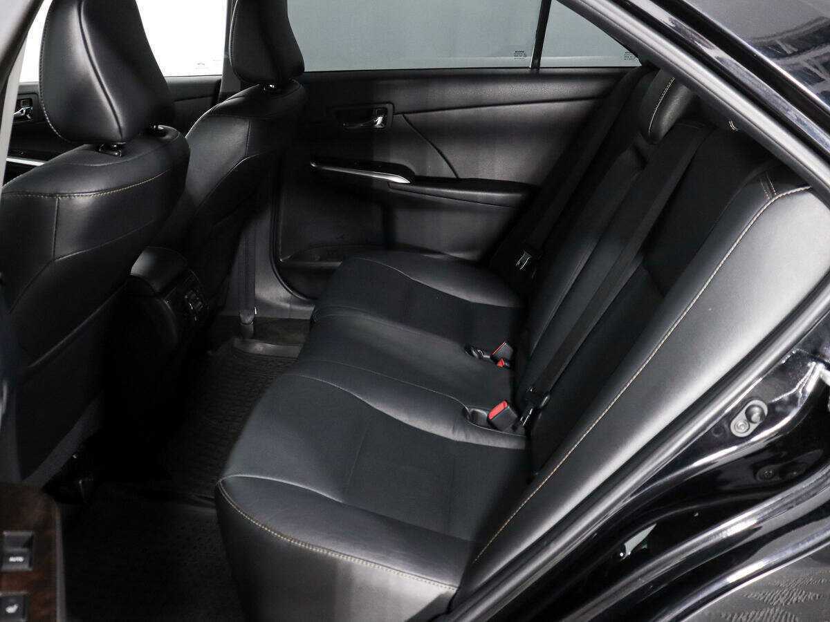 Toyota Camry с пробегом — 2016 год. Фото: #11