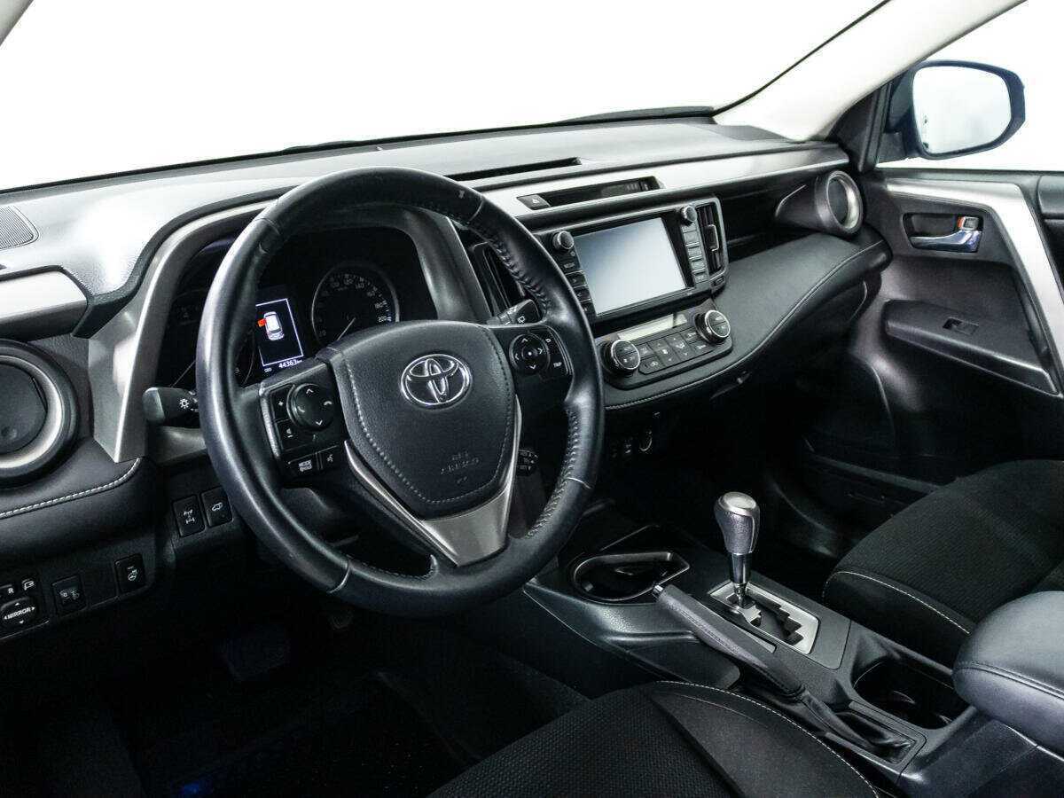 Toyota RAV4 с пробегом — 2017 год. Фото: #9