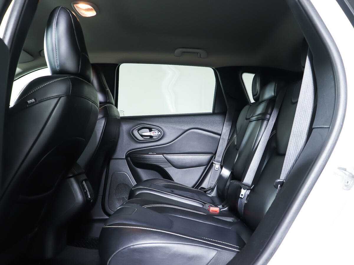 Jeep Cherokee с пробегом — 2014 год. Фото: #8