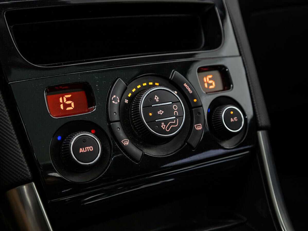 Peugeot 308 с пробегом — 2013 год. Фото: #15