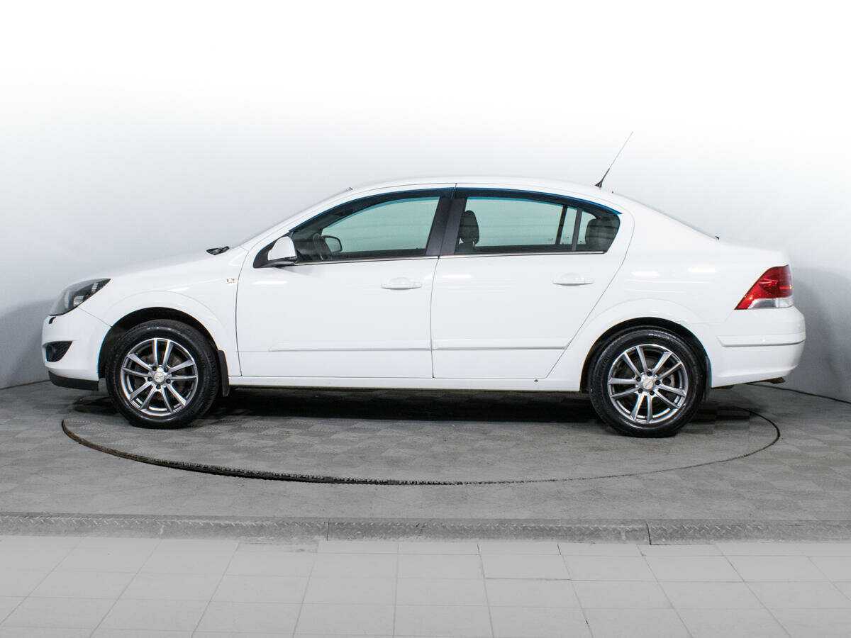 Opel Astra с пробегом — 2014 год. Фото: #7