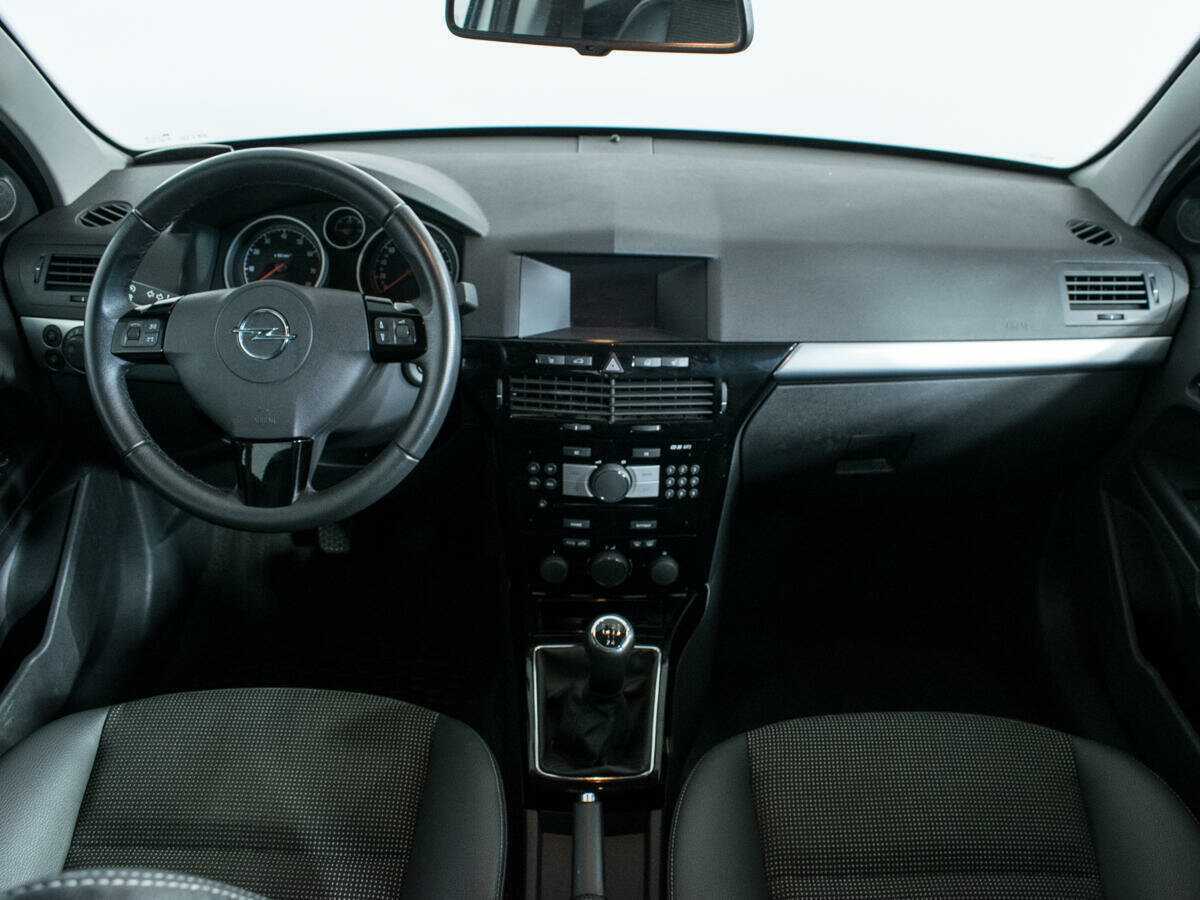 Opel Astra с пробегом — 2014 год. Фото: #11