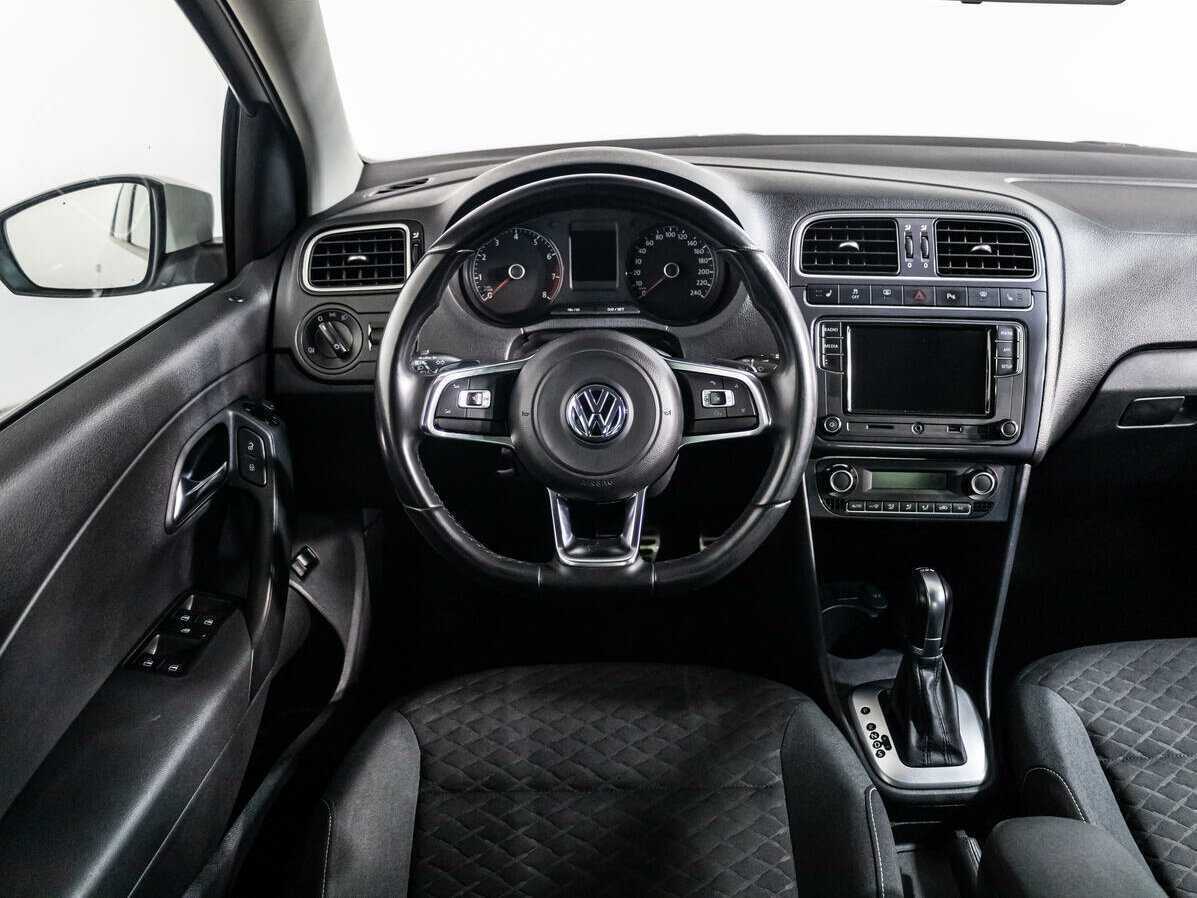 Volkswagen Polo с пробегом — 2018 год. Фото: #12