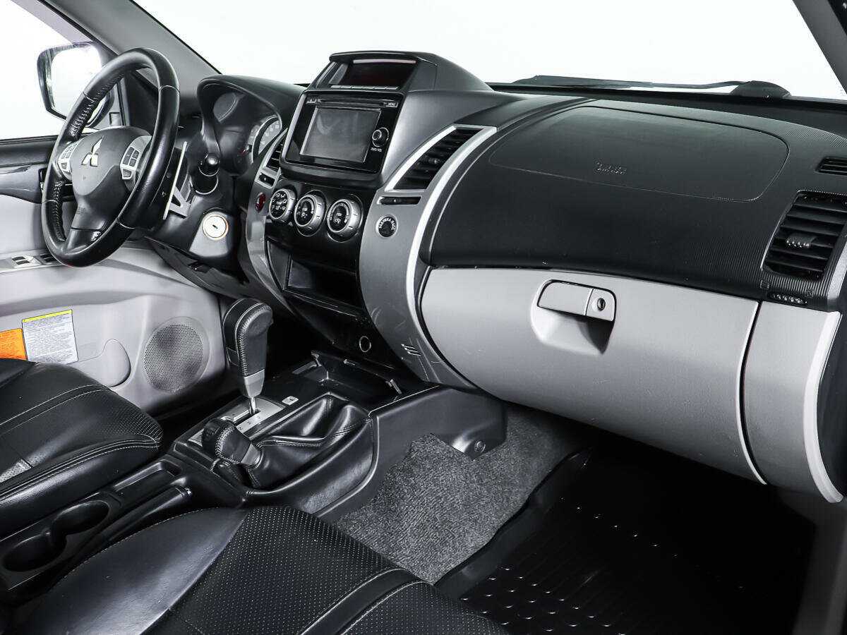 Mitsubishi Pajero Sport с пробегом — 2014 год. Фото: #7