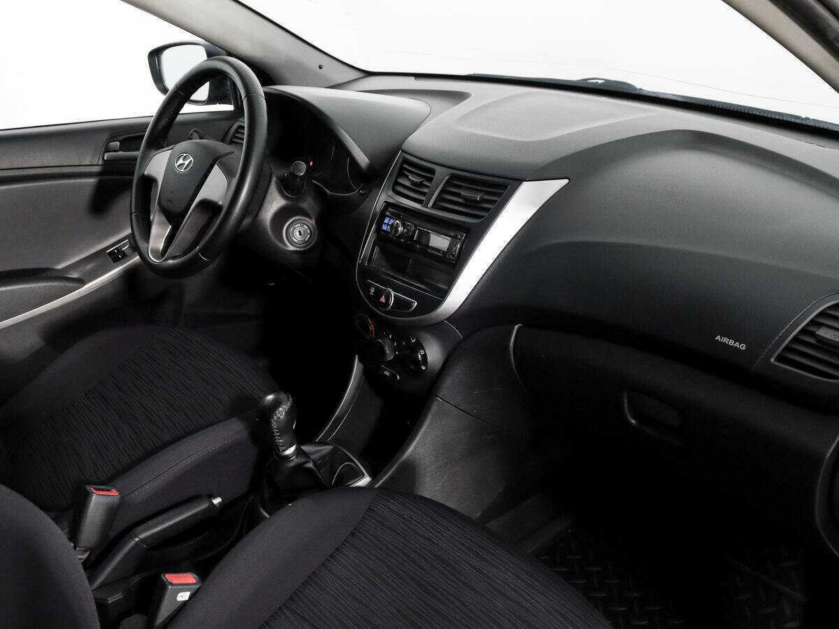 Hyundai Solaris с пробегом — 2014 год. Фото: #10