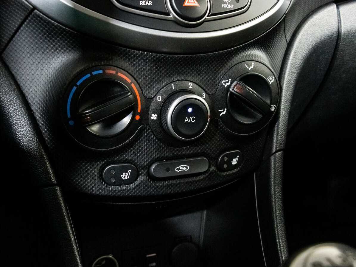 Hyundai Solaris с пробегом — 2015 год. Фото: #12