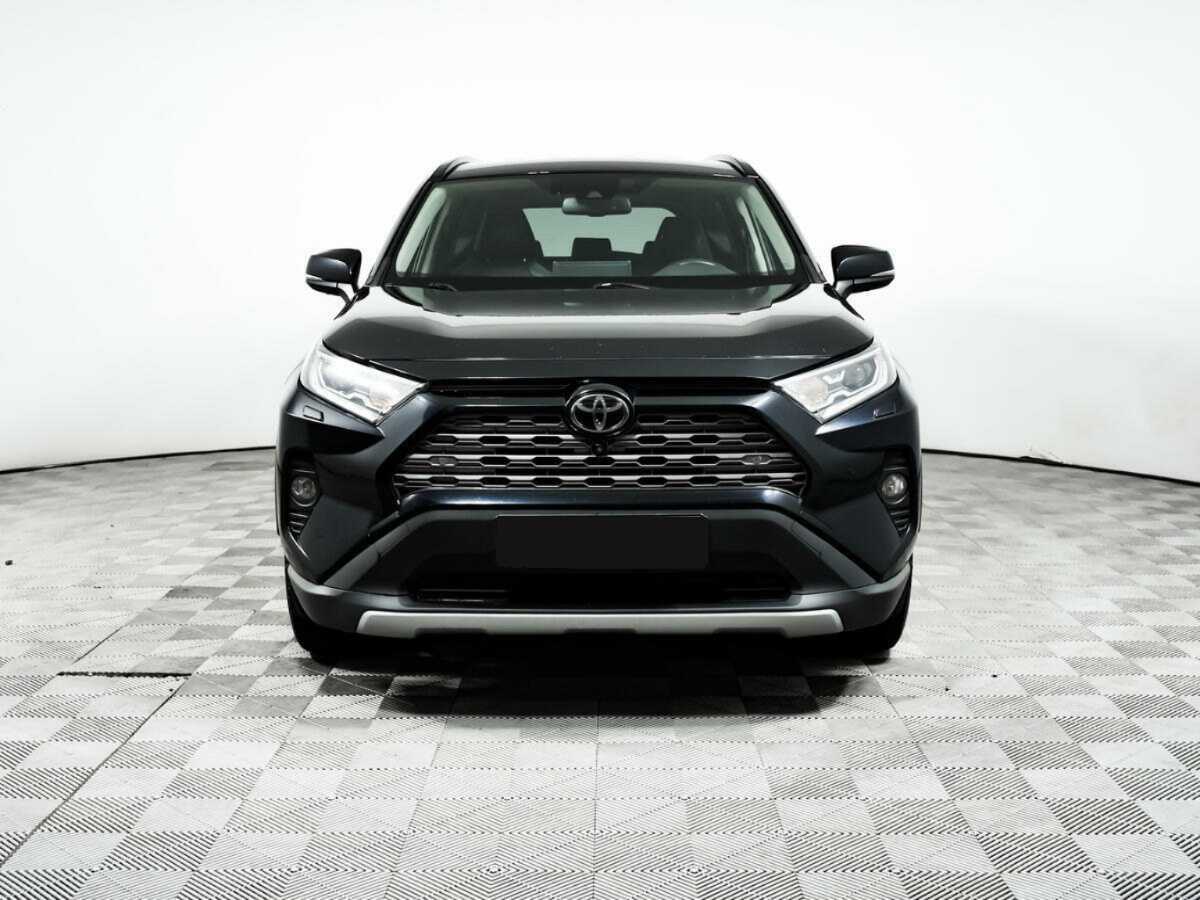 Toyota RAV4 с пробегом — 2020 год. Фото: #1