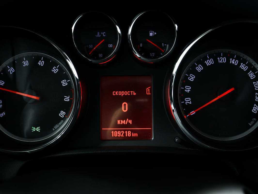 Opel Astra с пробегом — 2012 год. Фото: #9