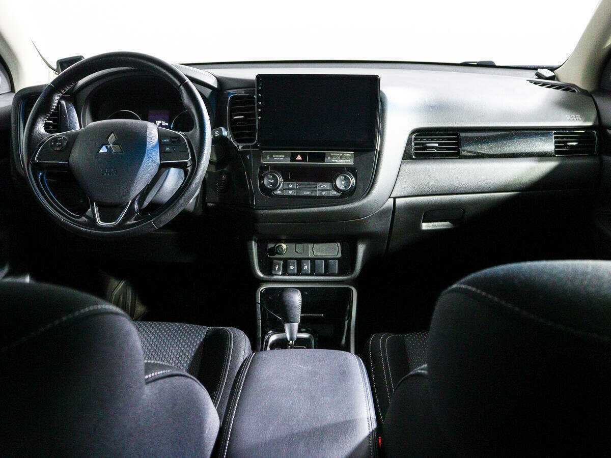 Mitsubishi Outlander с пробегом — 2018 год. Фото: #9