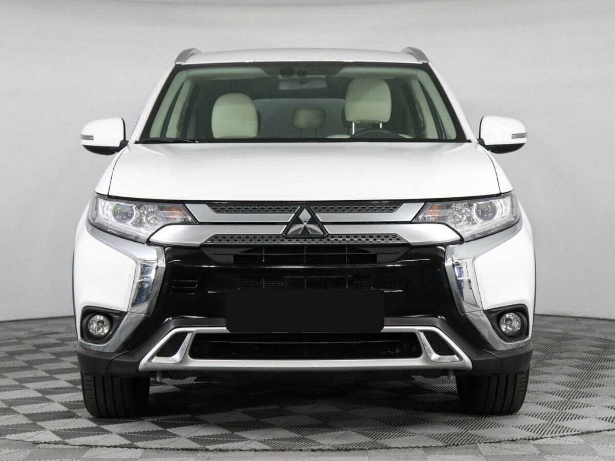 Mitsubishi Outlander с пробегом — 2021 год. Фото: #1