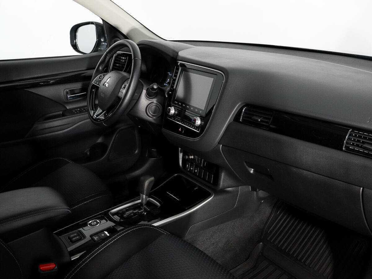 Mitsubishi Outlander с пробегом — 2020 год. Фото: #13