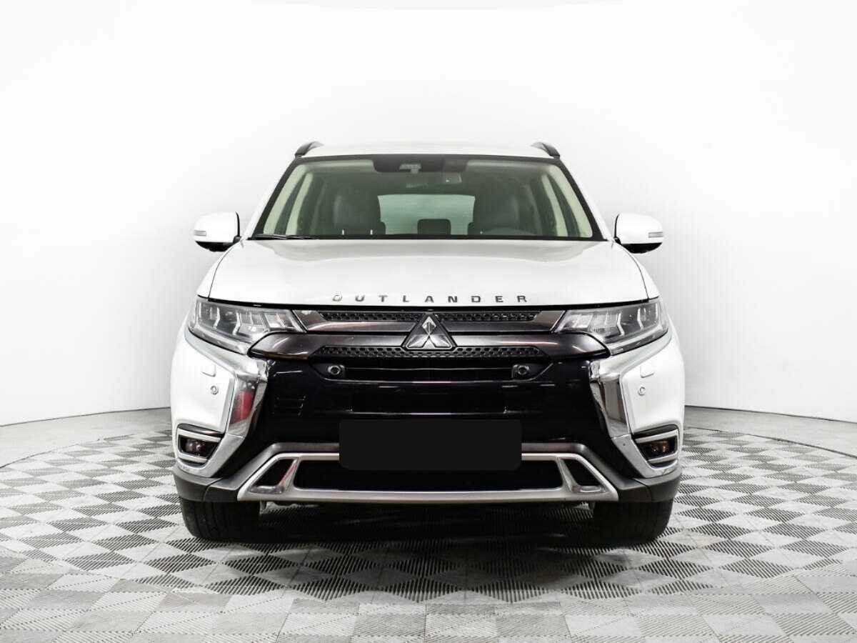Mitsubishi Outlander с пробегом — 2021 год. Фото: #1