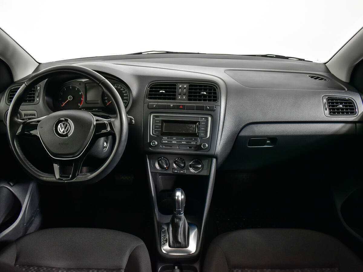 Volkswagen Polo с пробегом — 2016 год. Фото: #10