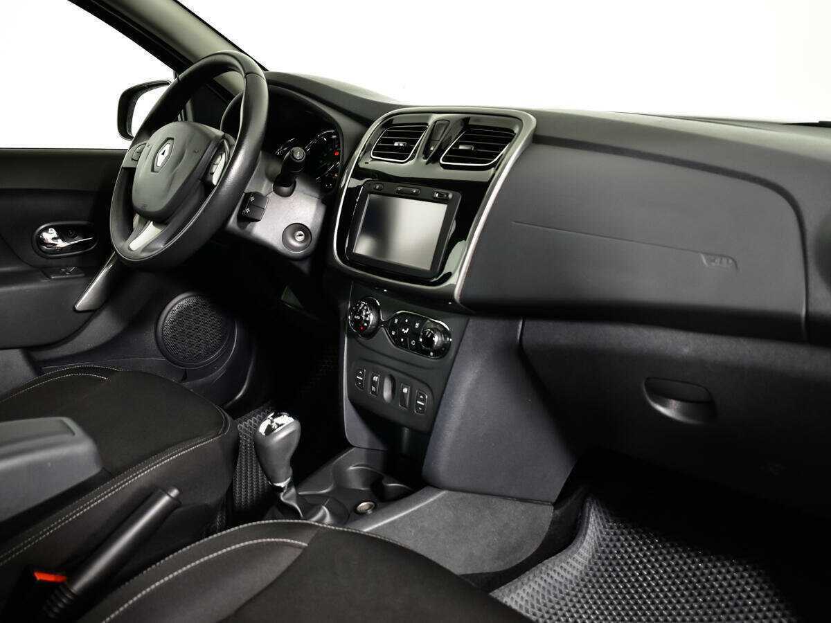 Renault Sandero с пробегом — 2015 год. Фото: #8